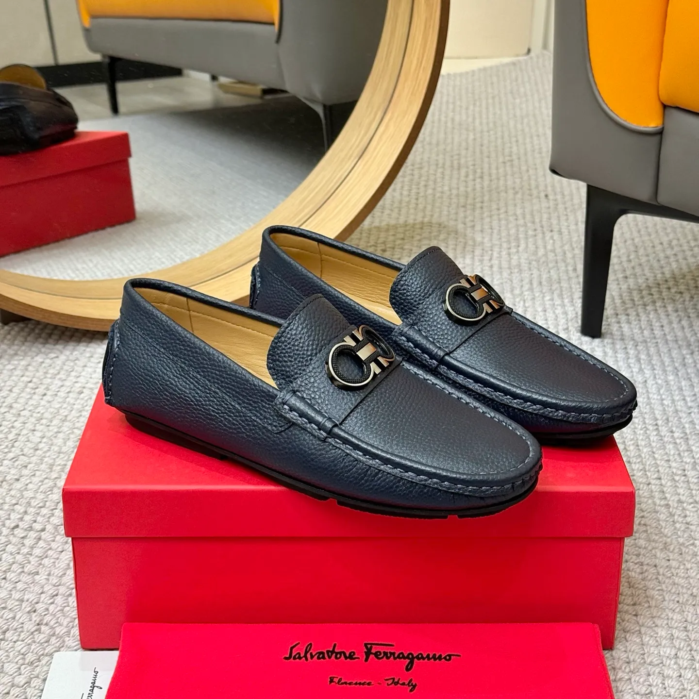 Men's men's shoes 💰420 (Yangli) Ferragamo 〰Ferragamo 2⃣️0⃣️2⃣️5️⃣ New series 👊🏻 Upper 🇮🇹 Italian imported calfskin, original outsole molding. Water-dyed sheepskin lining. The identity of every successful man is set off, and the upper and lower shoes are elegant and stable🚶🏻🚶🏻The high-end custom counter original replica is an eternal classic🔍️Number of codes: 38-46 with counter packaging